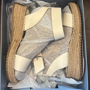 Antonio Melani Fosterr Leather Ankle Strap Espadrille Wedges. White/Cream Size 8